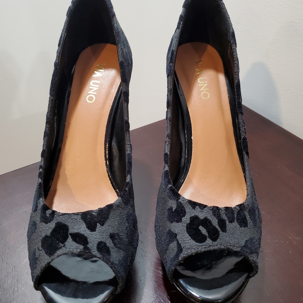 Via Uno Peep toe Heels